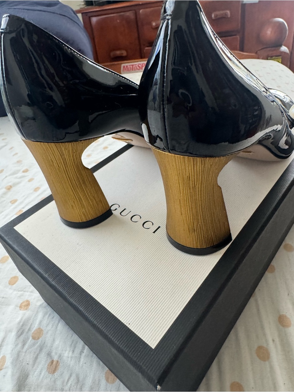 Gucci Black Patent Leather Mid-Heel Pumps with Vernice crystal. Size 39 NEW! - Picture 4 of 8